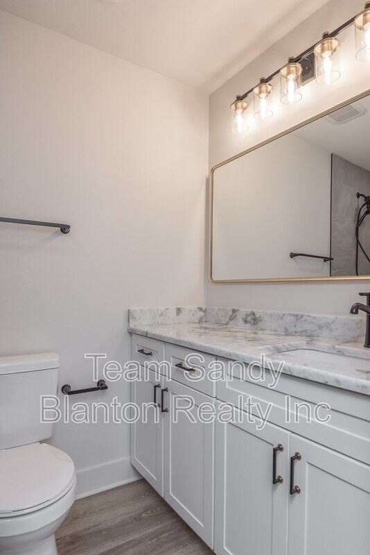 Building Photo - 2540 Hallmark Dr