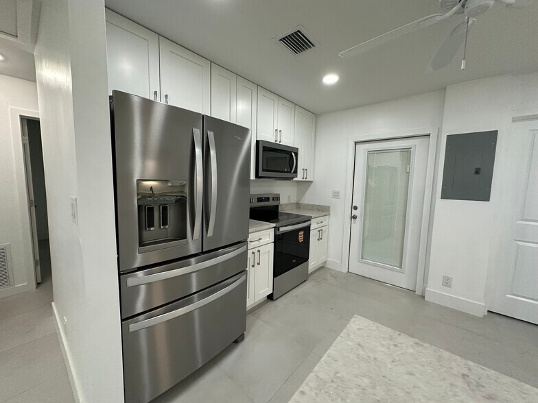 Building Photo - 2112 Garfield St