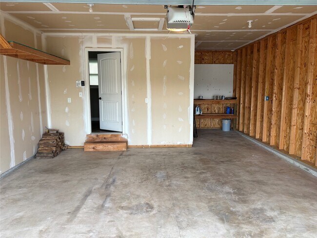 Building Photo - 465 Honeysuckle Creek Dr