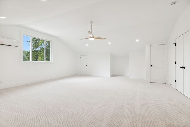 Building Photo - Completely renovated ranch 4BR/4BA ranch h...
