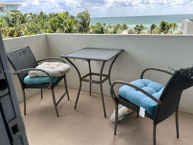 Building Photo - 2899 Collins Ave
