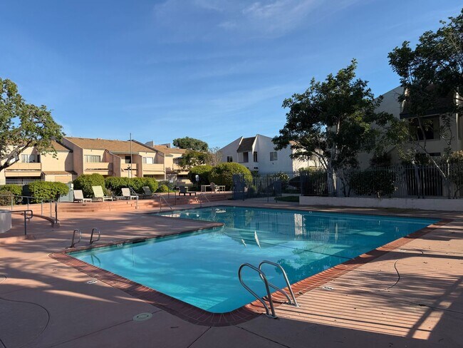 Building Photo - 3266 Ashford St