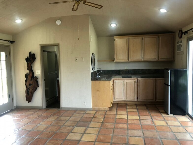 Building Photo - 1510 Fairway Dr