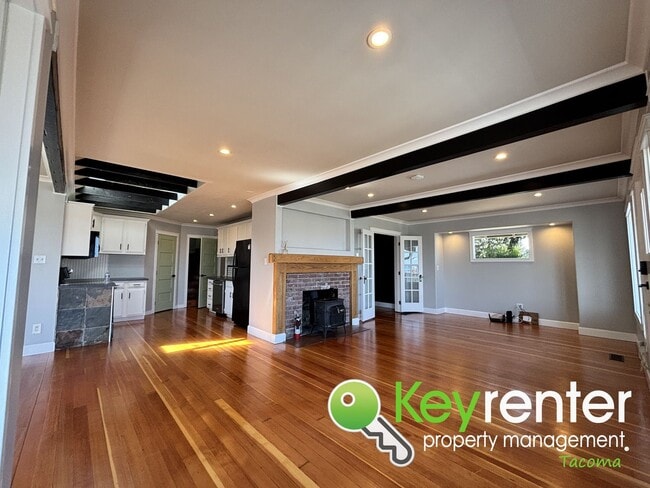 Building Photo - Stunning 2-Bedroom Tacoma Home with Dash P...