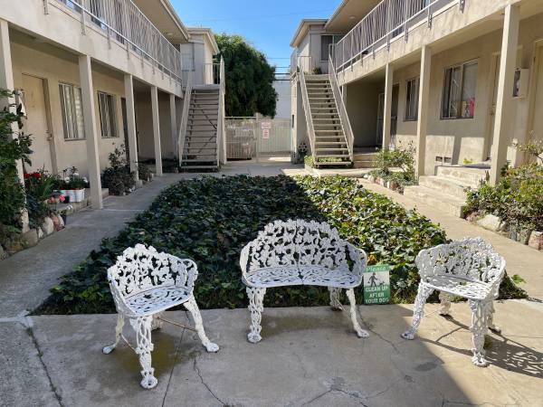 Building Photo - 3351 Vinton Ave