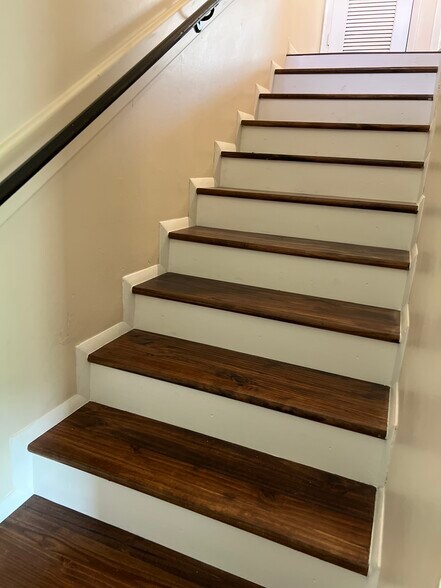 Building Photo - 1525 SE 25th St