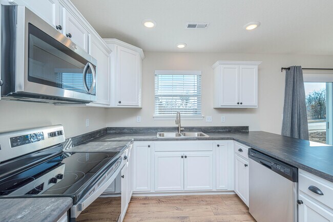 Building Photo - 720 Promenade Dr