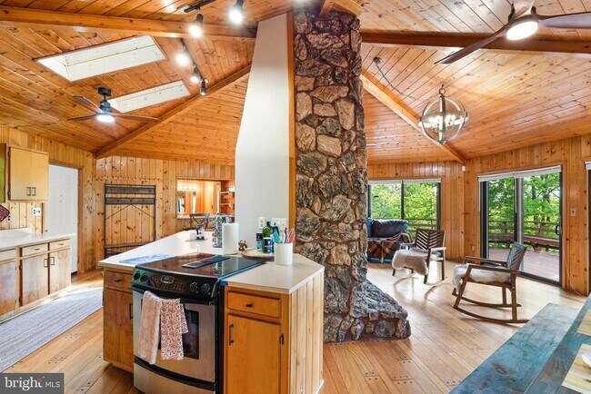 Building Photo - 116 Mossy Rock Ln