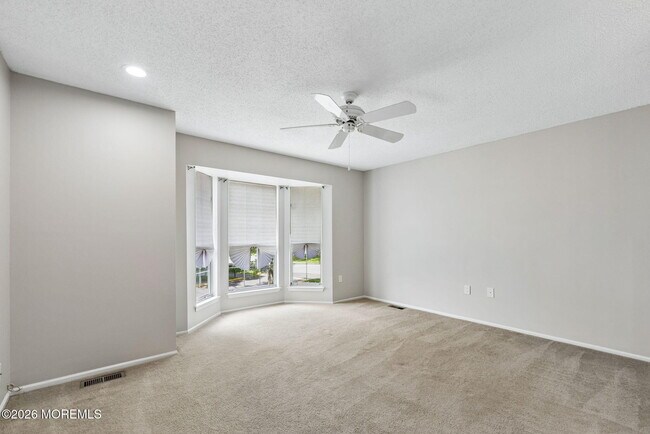 Building Photo - 262 Daffodil Dr