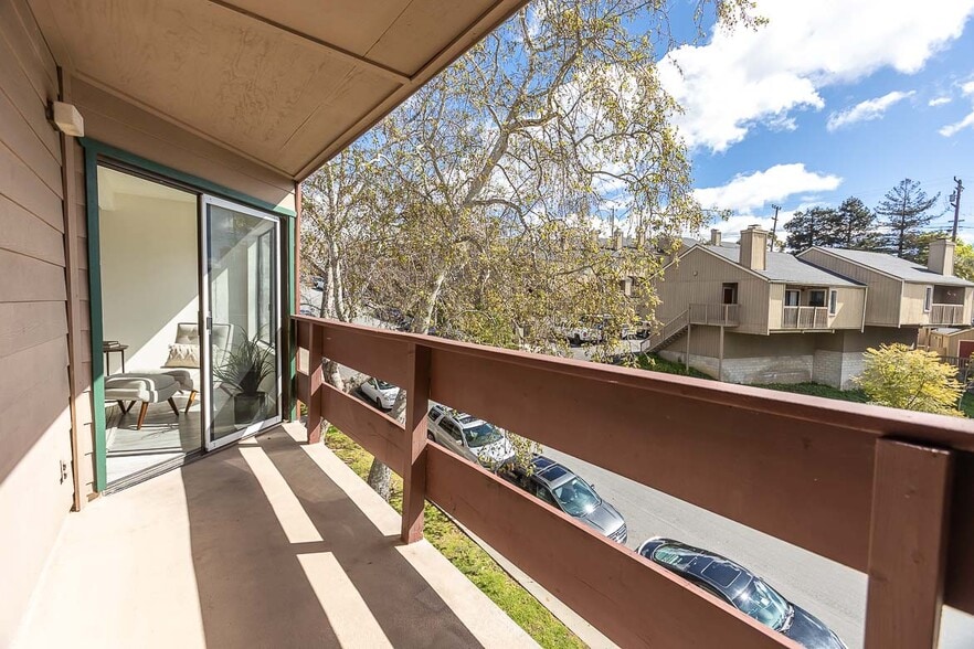 Building Photo - 680 Chorro St