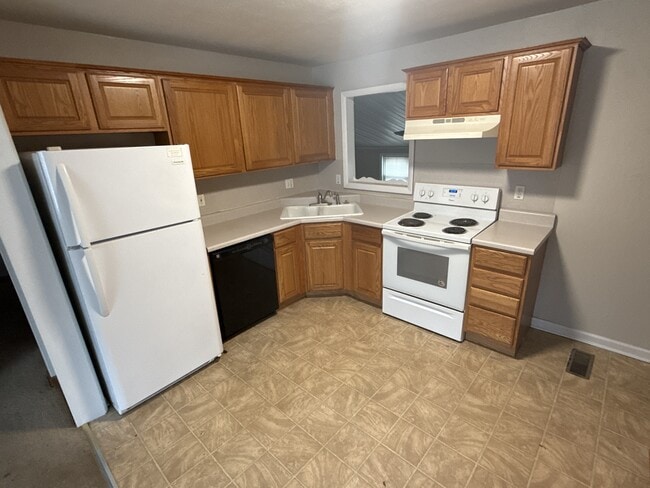 Building Photo - 223 Wiegel Dr