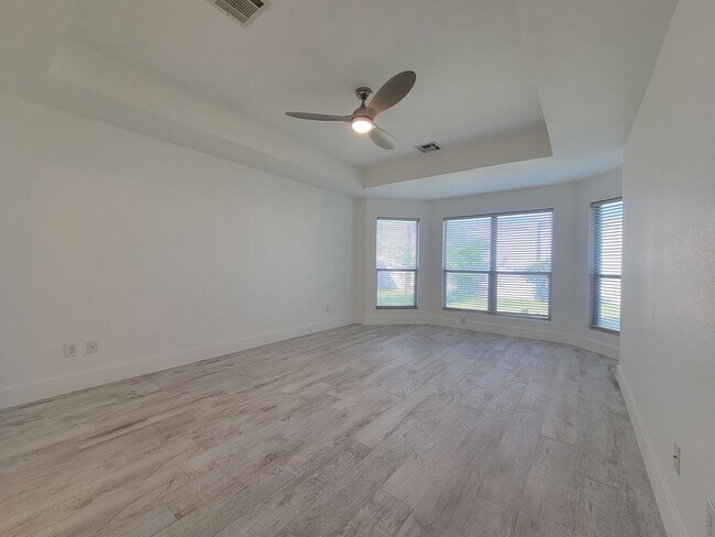 Building Photo - 405 Darkwoods Dr