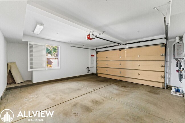 Building Photo - Gorgeous 3 bedroom 2.5 bath home in the newly constructed association of Eastwood Village!