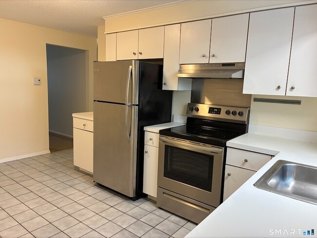 Building Photo - 26 College St