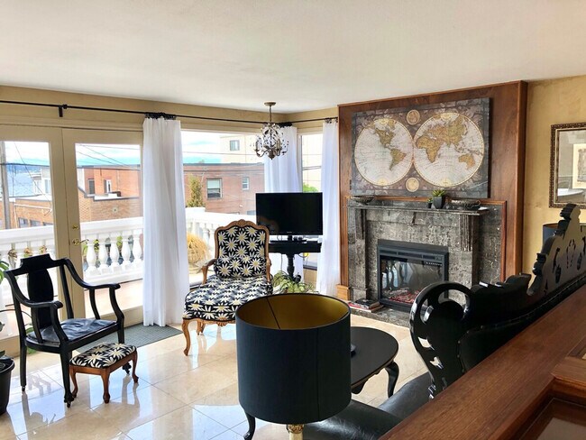 Building Photo - 4028 Beach Dr SW