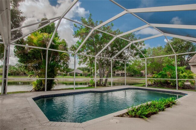 Building Photo - 7440 NW 65th Ln