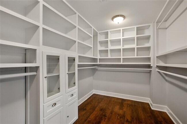 Building Photo - 3499 Fairlane Dr NW