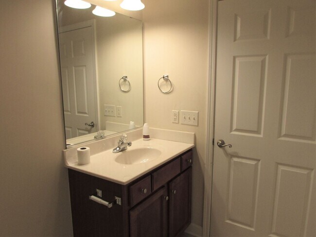 Building Photo - R908-707