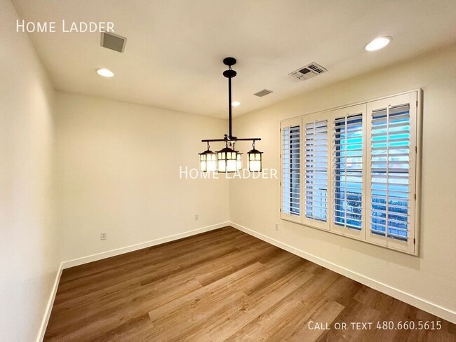 Building Photo - Refreshing 3-Bed, 2-Bath Plus Den with Spa...