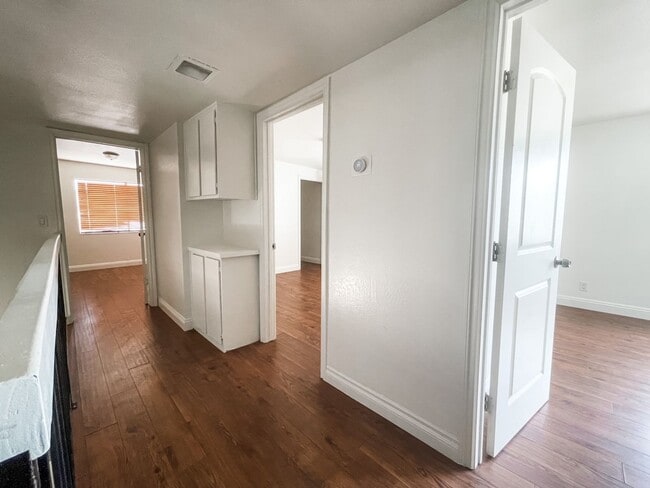 Building Photo - 5 bed/3 bath home in the heart of Spring Valley!