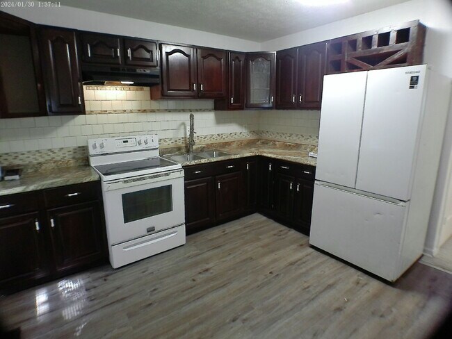 Building Photo - 1061 W 33rd St