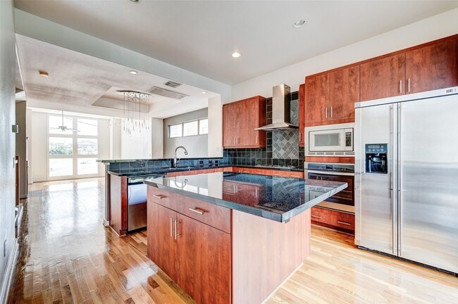 Building Photo - 1729 Reinerman St