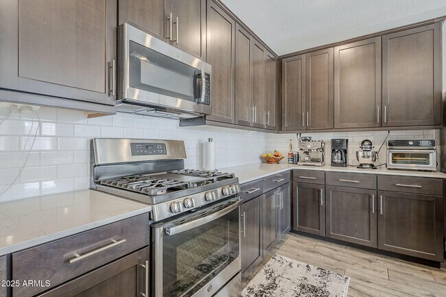 Building Photo - 9935 E Thornbush Ave