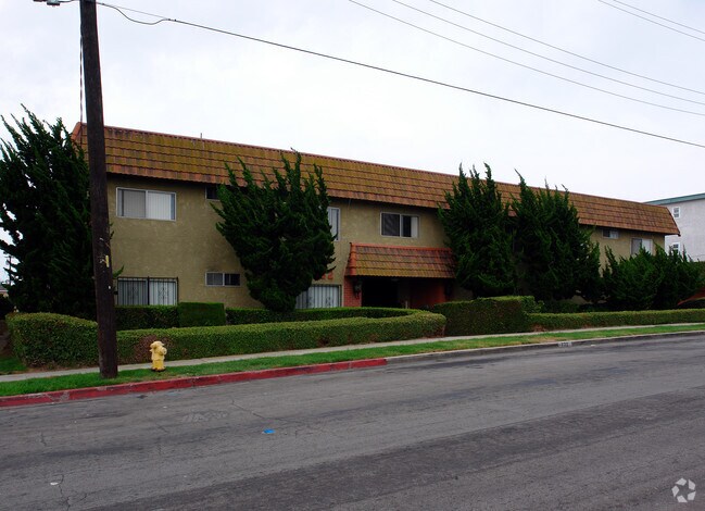 Sea Far Apartments - 732 W Imperial Ave
