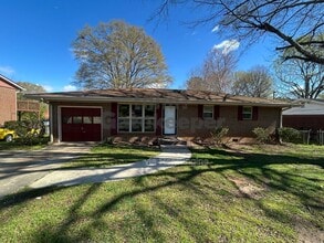 Building Photo - 208 Porter Ln