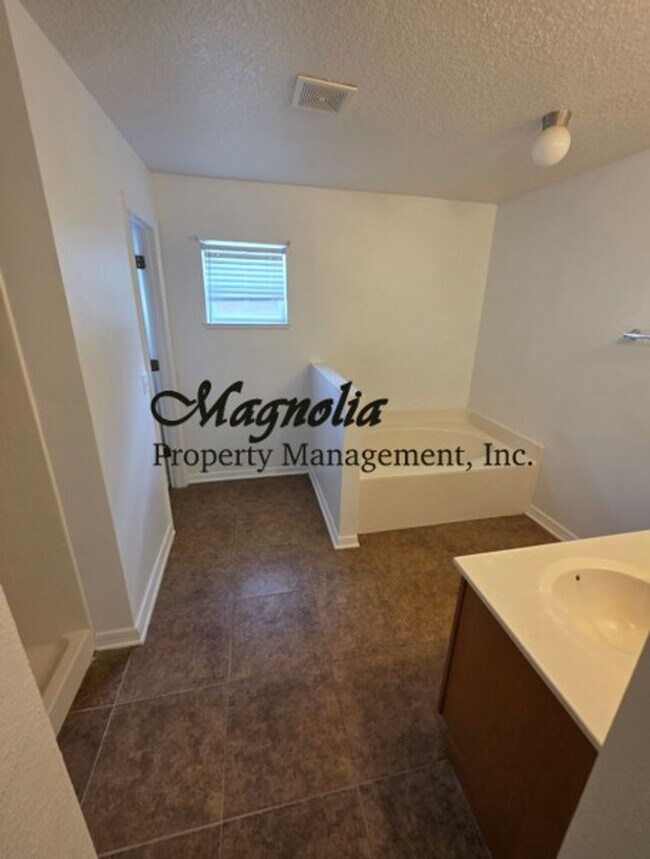 Building Photo - 1629 Pickard Cir