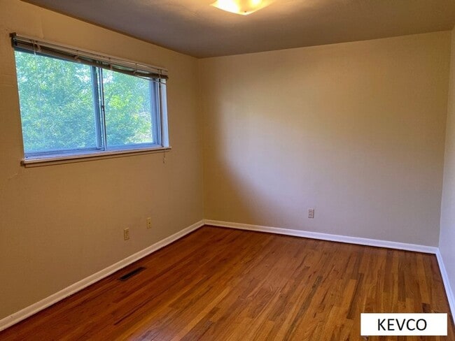 Building Photo - Charming House in Campus West!