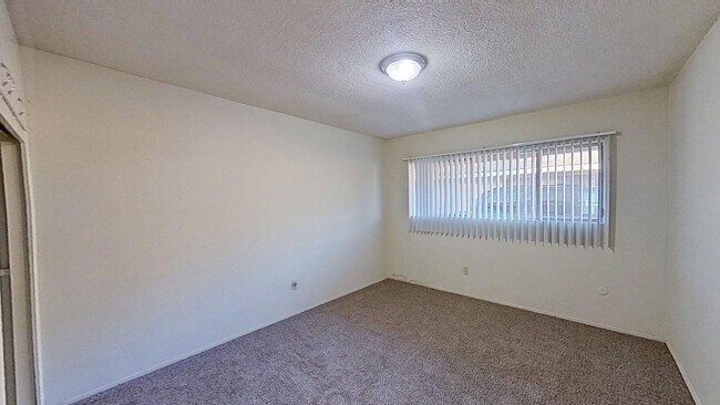 Building Photo - Lease listing - Pasadena Ave