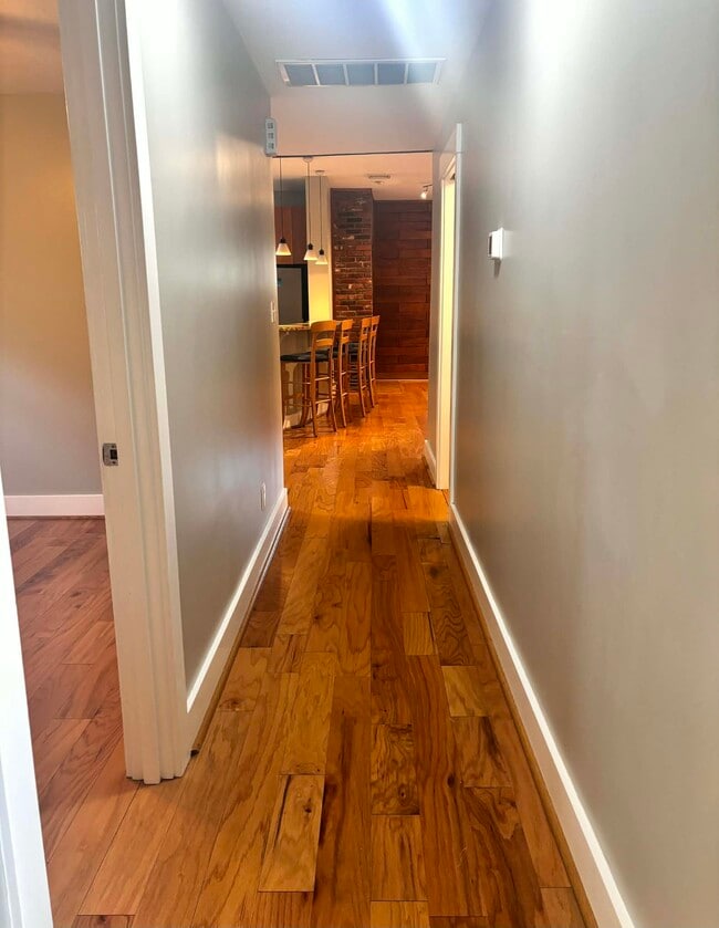 Building Photo - 339 Thole St