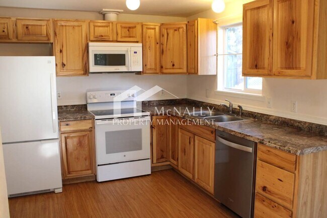 Building Photo - 3 Bedroom Port Orchard Rambler on a Cul-de...