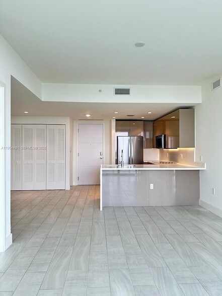 Building Photo - 2000 Metropica Wy