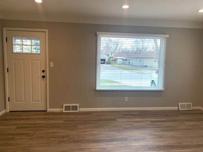 Building Photo - Completely remodeled 4 bedroom home! Hudsonville Schools