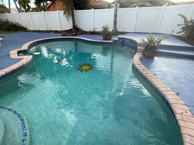 Building Photo - 9707 Sun Pointe Dr