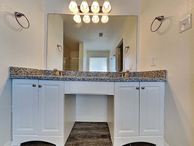 Building Photo - 1802 Oak Valley Dr