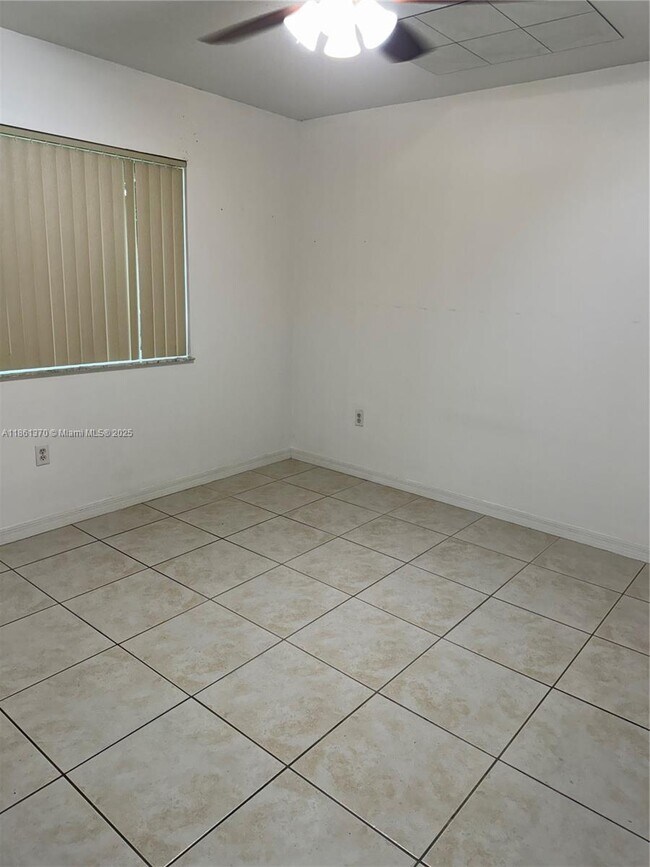 Building Photo - 1261 SE 28th Ct