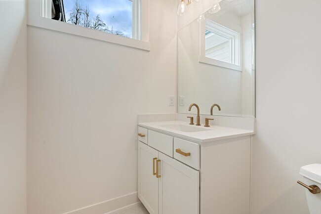 Building Photo - Modern 4-bedroom, 4-bathroom Home in Durham, NC