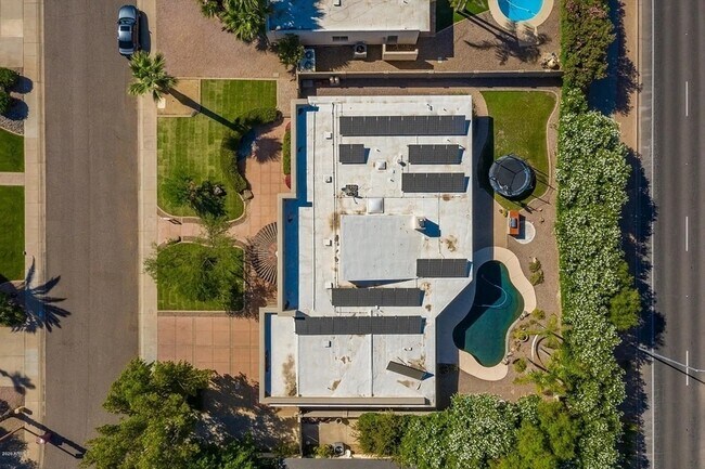 Building Photo - 8070 E Vía Bonita