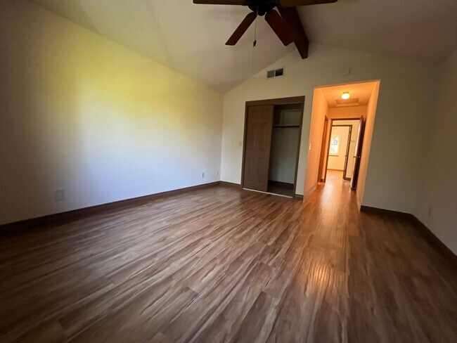 Building Photo - Quiet Home In Serene Green Belt In The Hea...