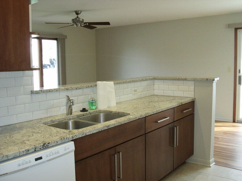Kitchen - 11313 Douglas Ave