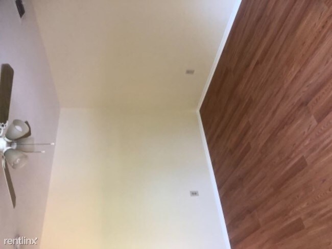 Building Photo - 2 br, 1 bath Condo - 58 Towne House Rd