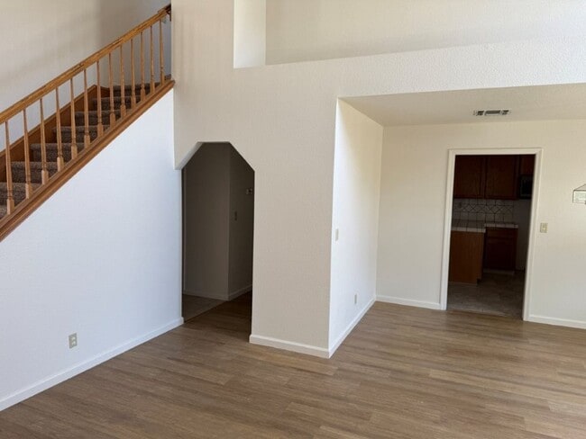 Building Photo - Modern 4 Bedroom 3 Car Garage Dixon *Star ...
