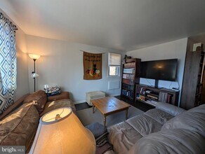 Building Photo - 910 Durard Rd