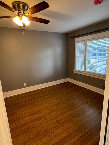 Building Photo - 3945 4th Ave