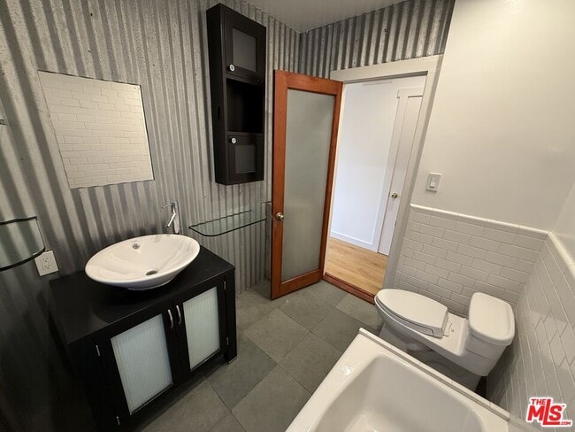 Building Photo - 2232 Laurel Canyon Blvd