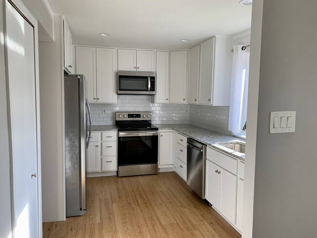 Kitchen - 7359 Hickory Log Cir