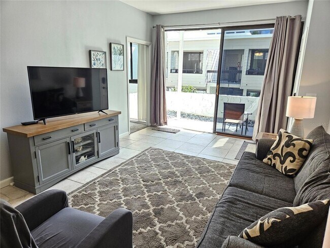 Building Photo - 1555 Tarpon Center Dr